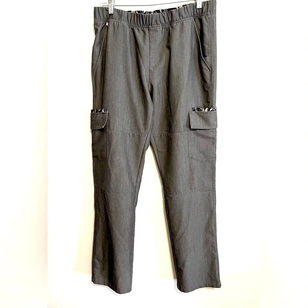 Figs Men’s Technical Collection Straight Leg Cargo Pants in Gray. Sz Medium